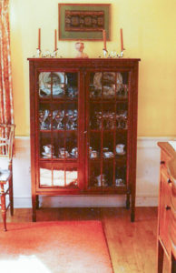 dr-1970s-glass_cabinet